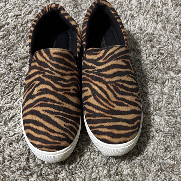 Soda Animal Print Slip-On Loafers - Picture 1 of 3